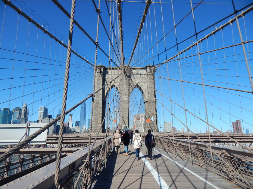 New York Brooklyn Bridge zu Fuß gehen
