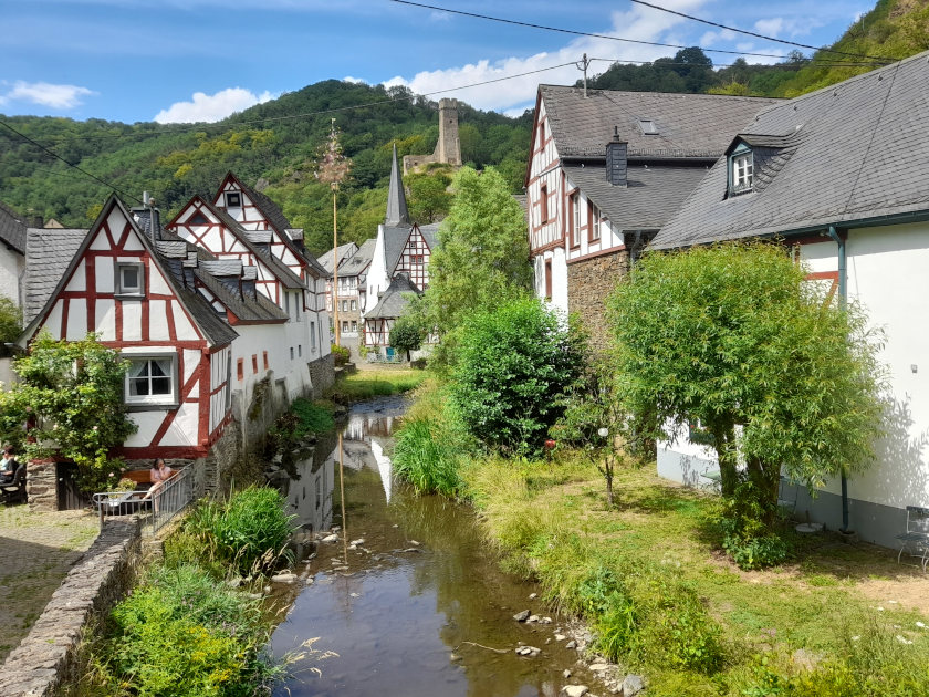 Monreal Fachwerkdorf in der Eifel
